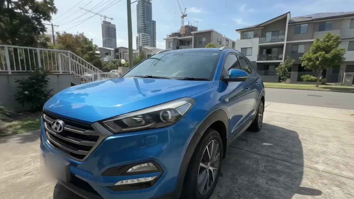 Cinematic car-sale concept website — scroll-driven walk-around of a blue Hyundai Tucson